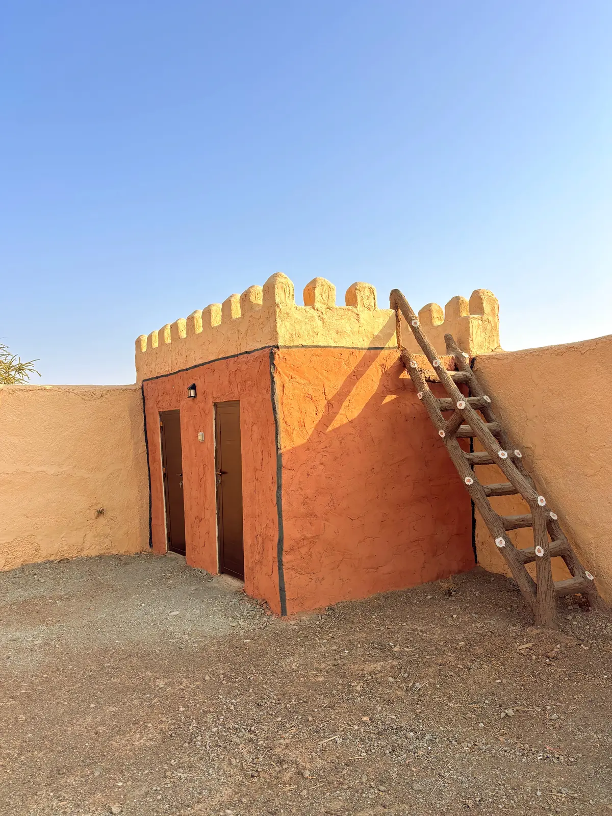 برج المراقبة وسلّمه