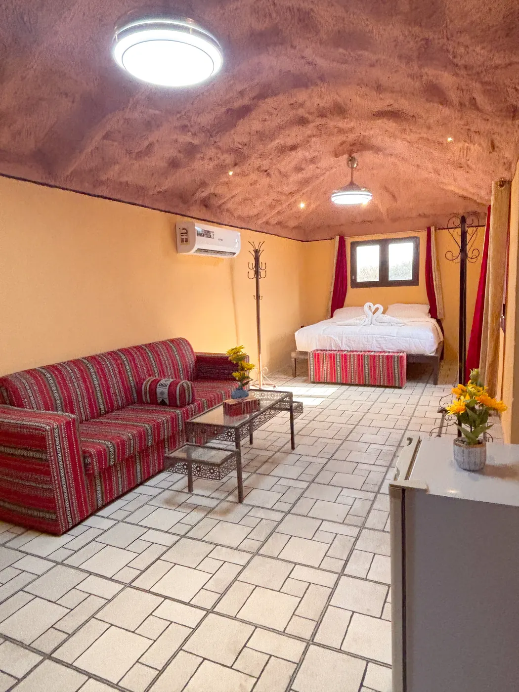 Bungalow 10: bed and sofa